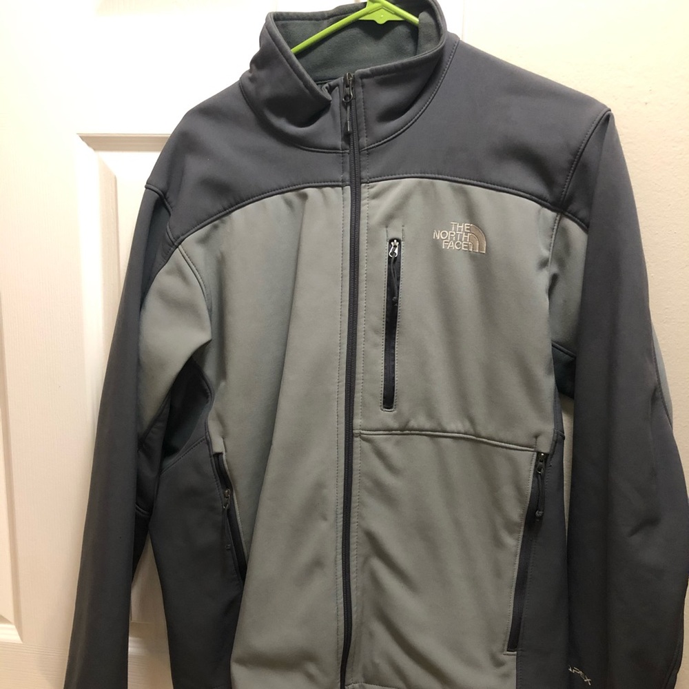 Men’s gray rain resistant North Face Jacket